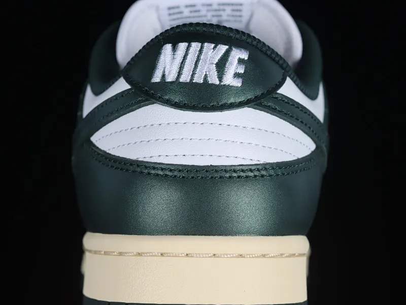 All categories Nk SB Dunk series Nk SB Dunk Low low-top sneakers M version pure original Nk SB Dunk Low "Vintage Green" navy green old SB smashed backboard fashion casual sneakers DQ8580-100